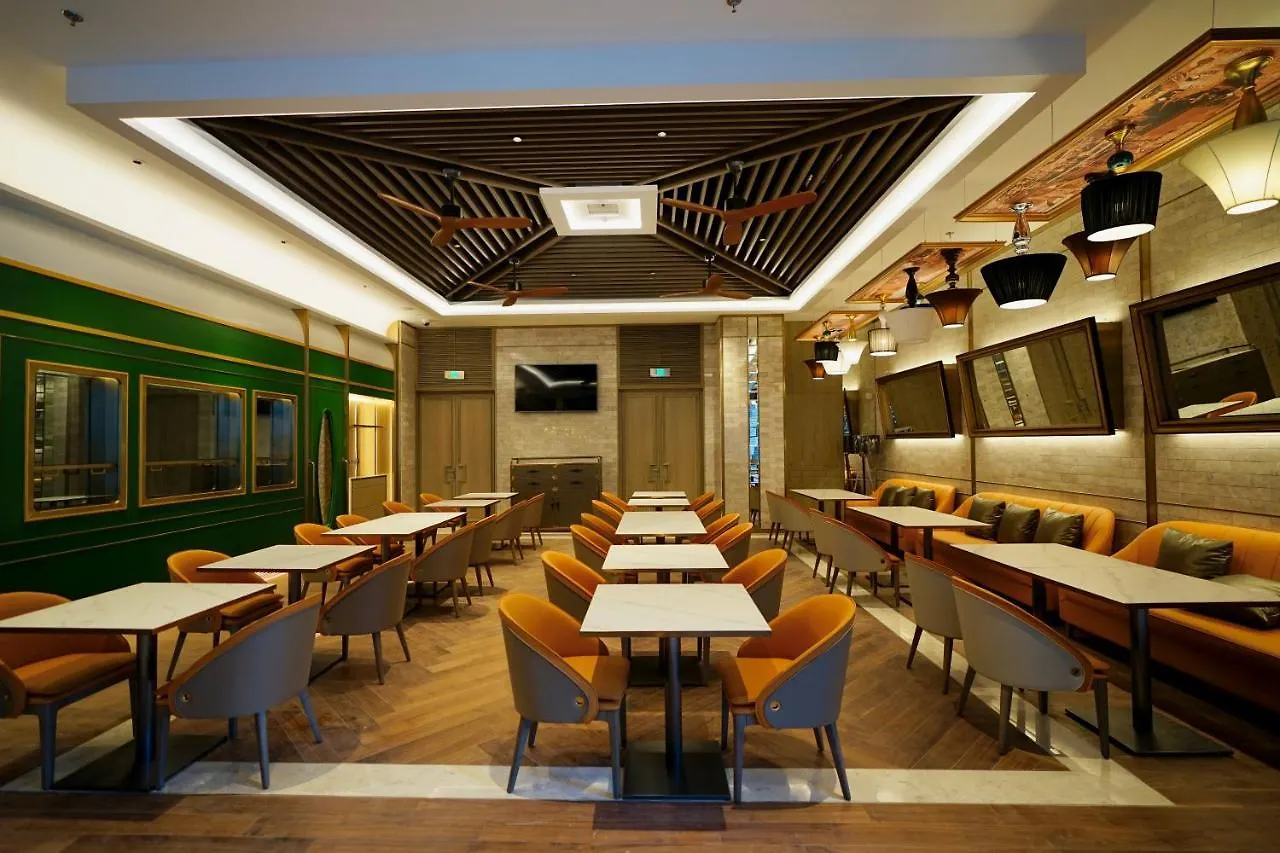 Harbour Plaza Metropolitan Shanghai 4*,