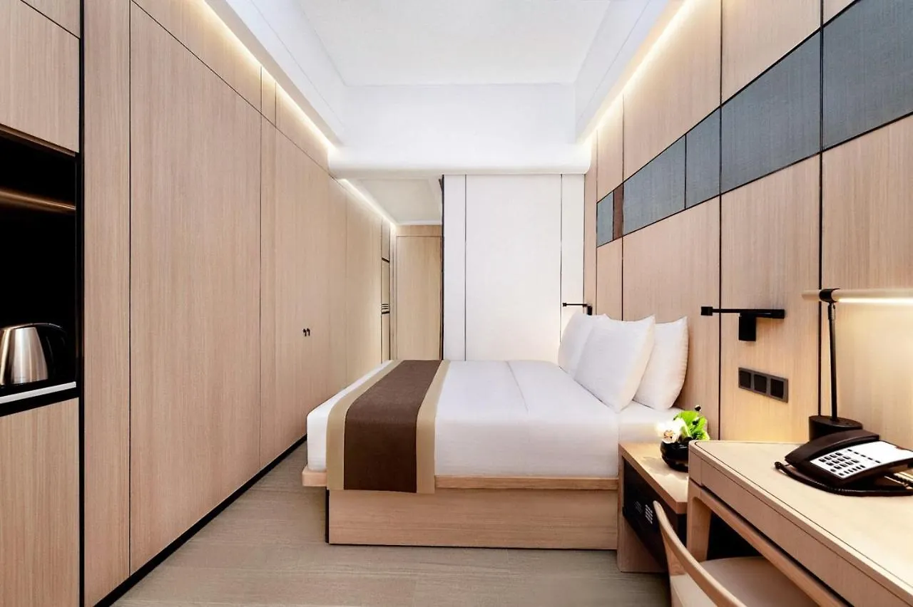 Harbour Plaza Metropolitan Shanghai 4*,  China